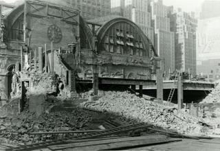 Illustration for article titled 9 of the Most Beautiful Buildings We Ever Tore Down